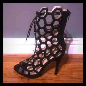 🍯 Honey heels: Black lace heels; Hex designed